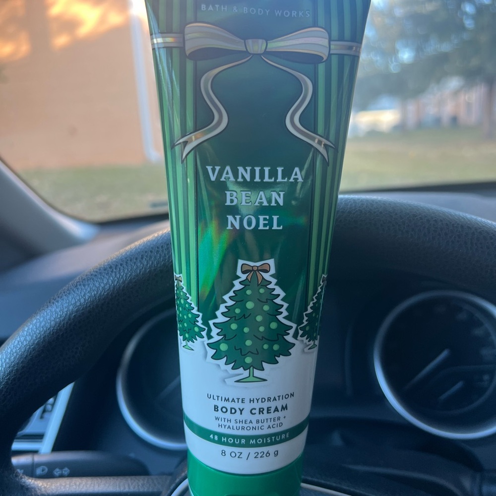 Bath & Body Works Vanilla Bean Noel Body Cream - Festive Green and White